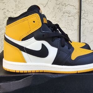 Jordan 1 Retro High OG TD in Black, White and Varisty Maze. Size 10C